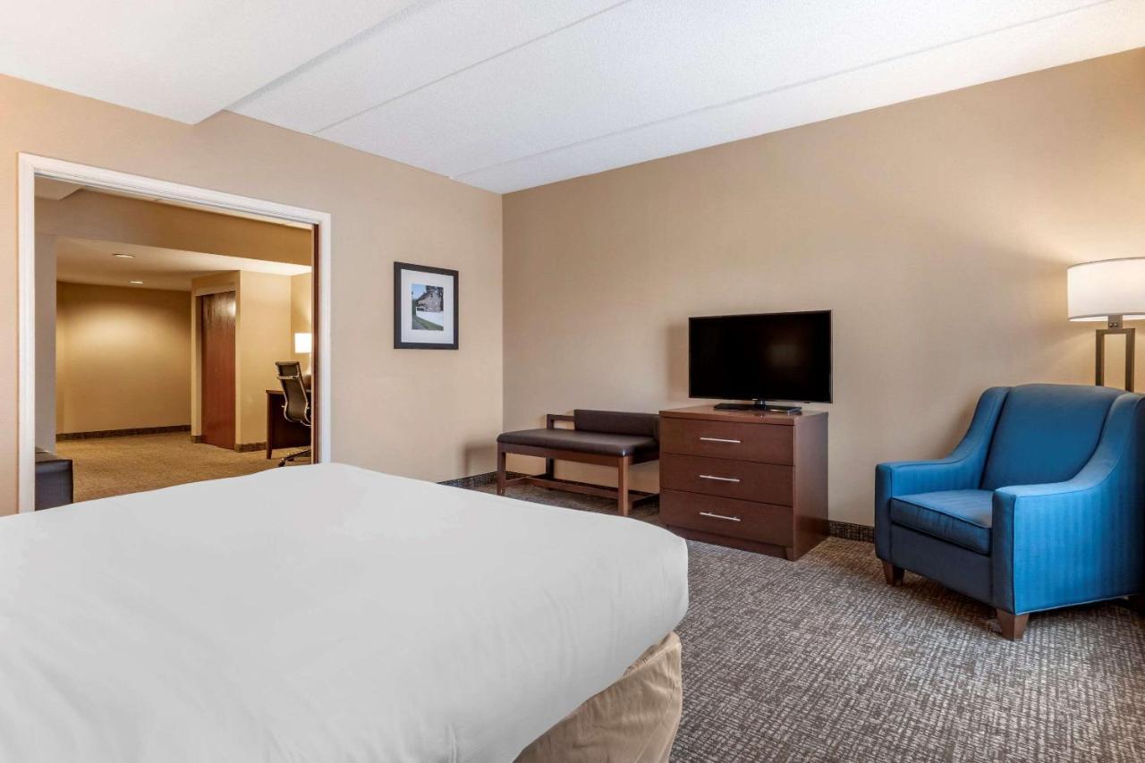 Comfort Suites Downtown Карлайл Екстериор снимка