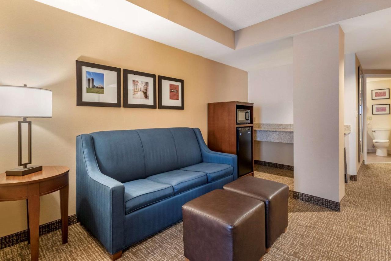 Comfort Suites Downtown Карлайл Екстериор снимка