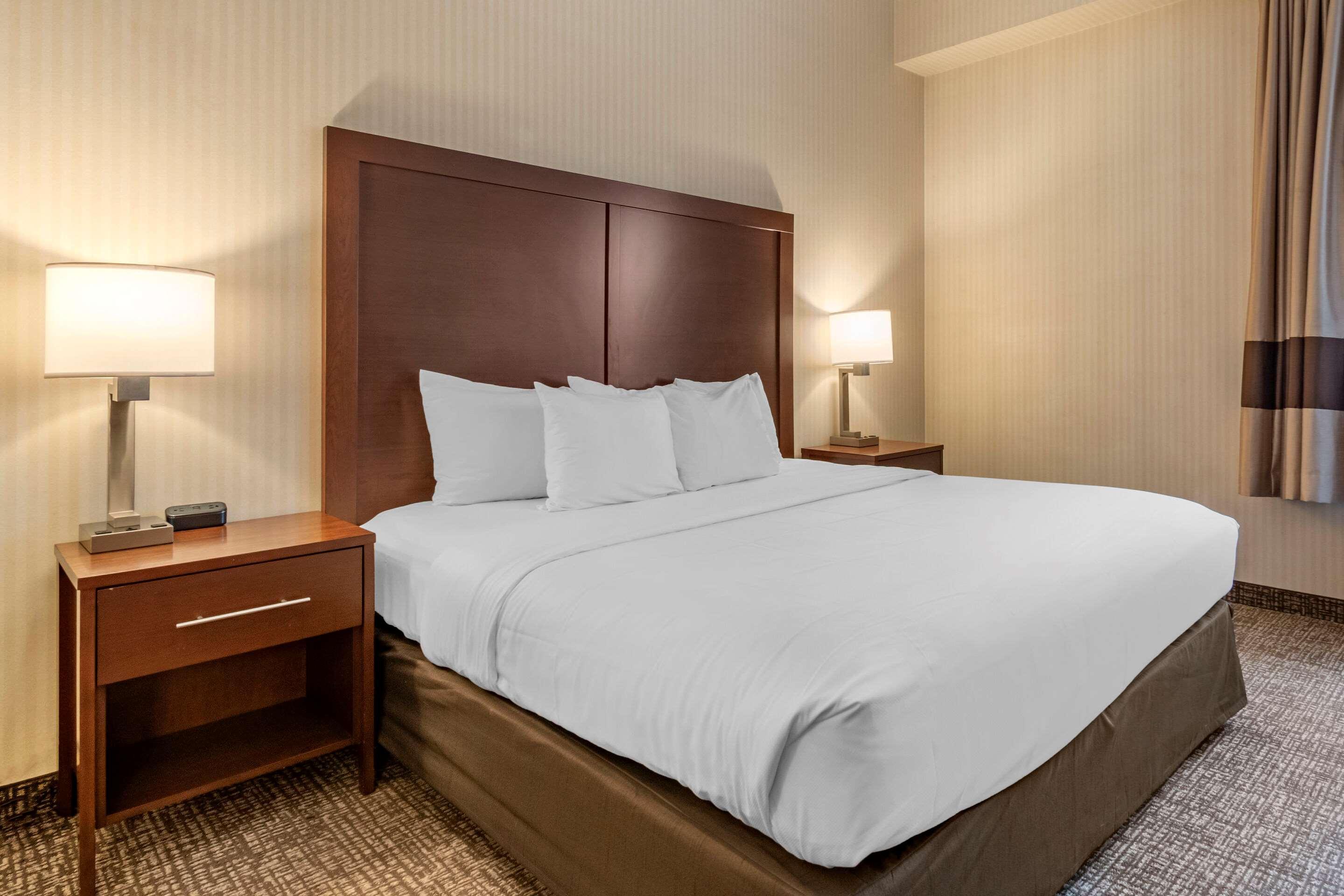 Comfort Suites Downtown Карлайл Екстериор снимка