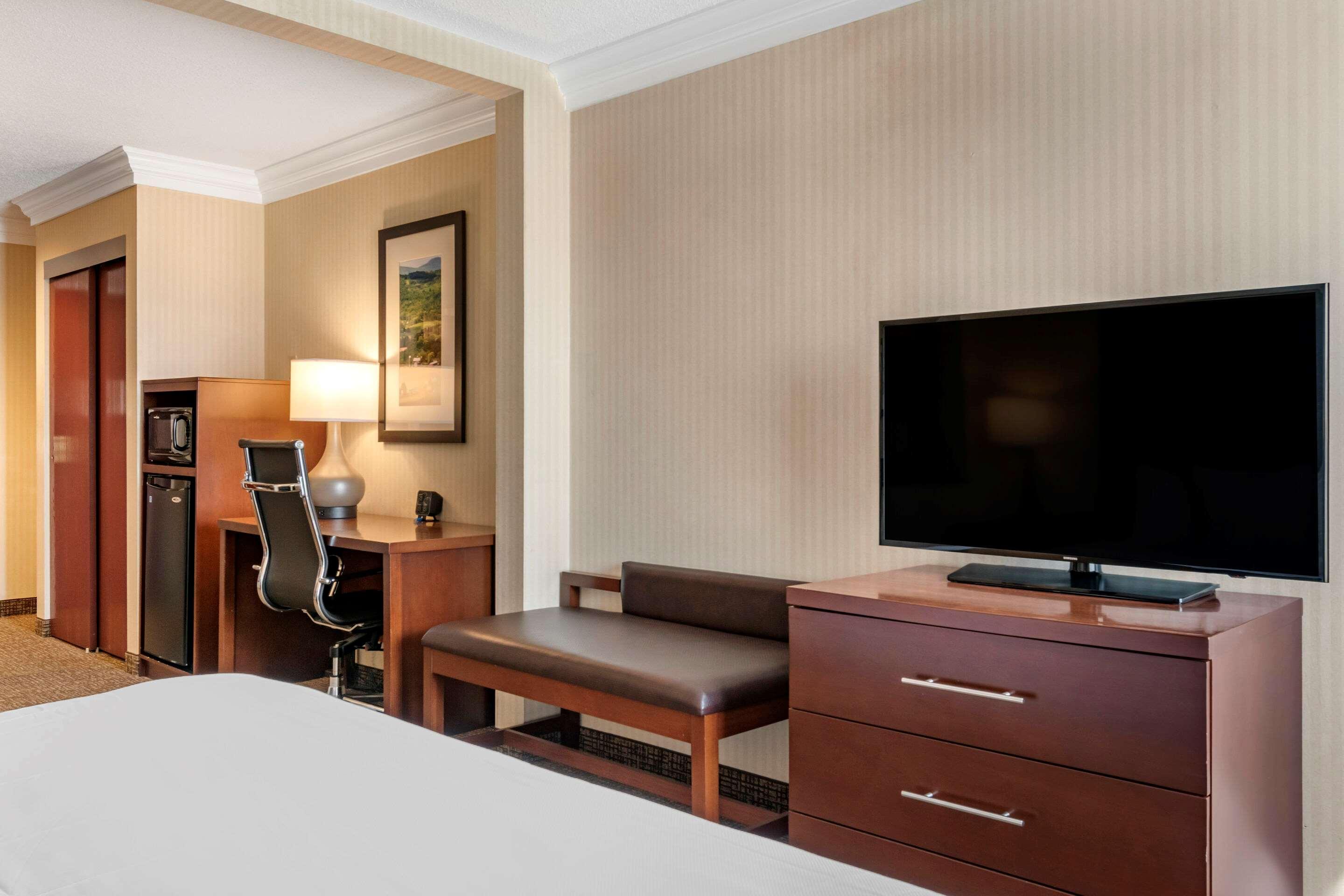 Comfort Suites Downtown Карлайл Екстериор снимка