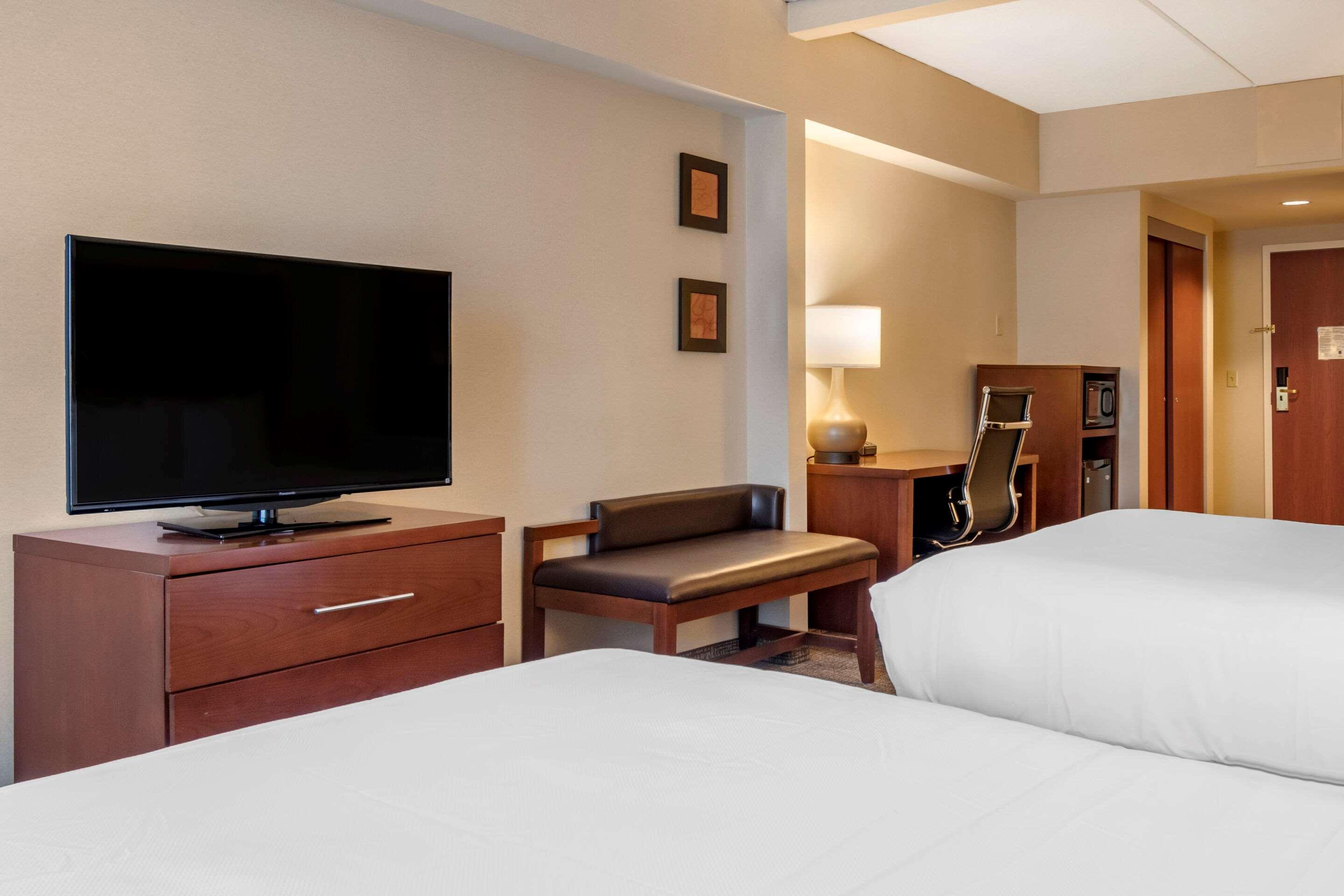 Comfort Suites Downtown Карлайл Екстериор снимка