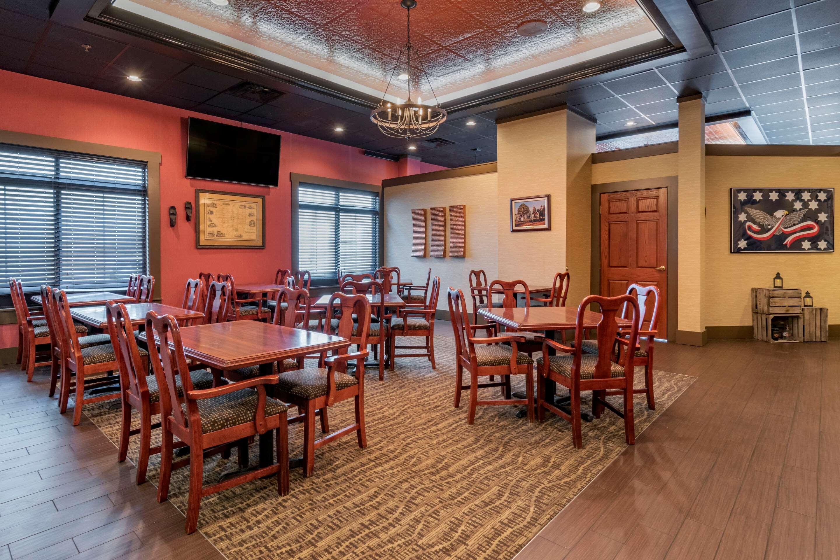 Comfort Suites Downtown Карлайл Екстериор снимка