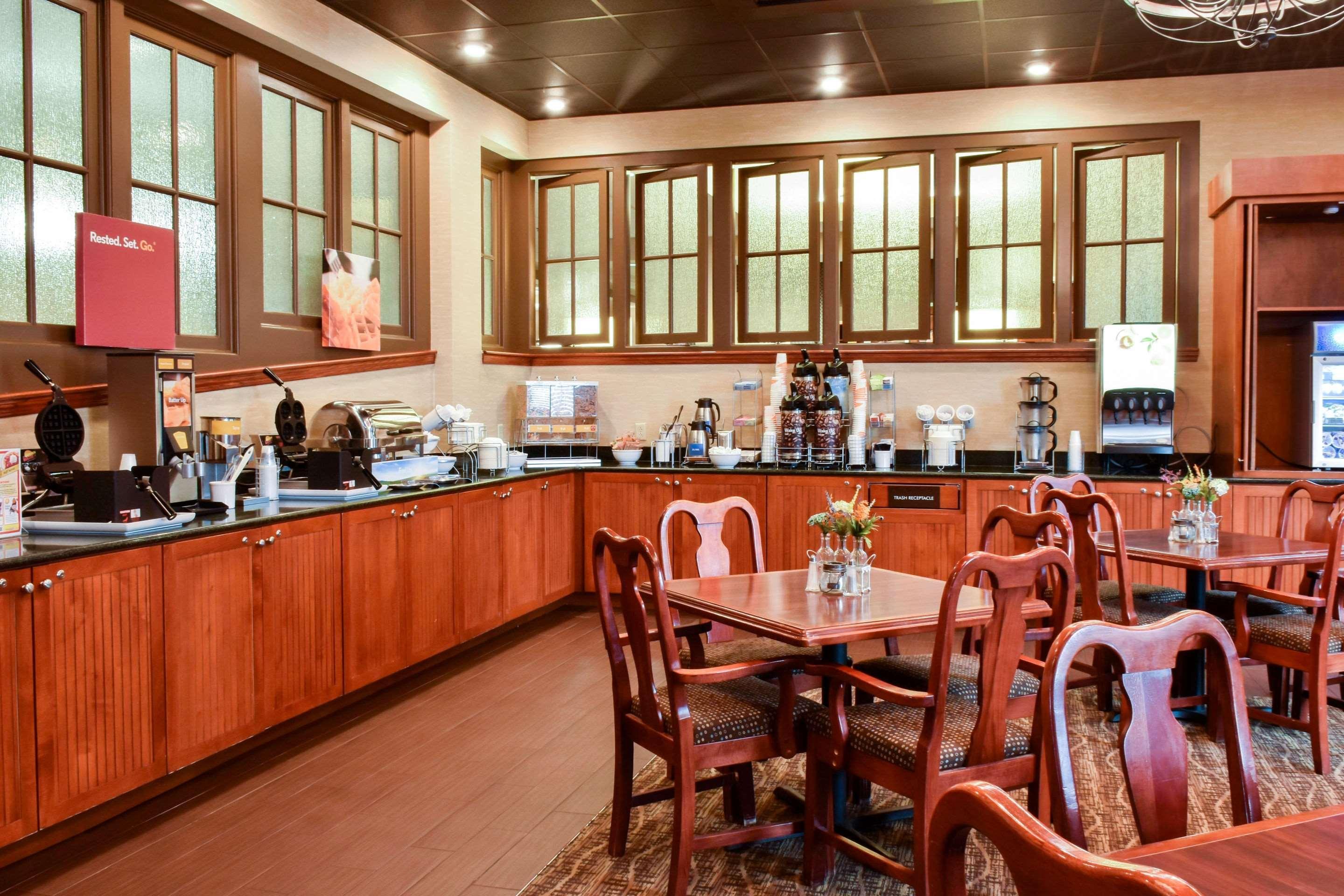 Comfort Suites Downtown Карлайл Екстериор снимка