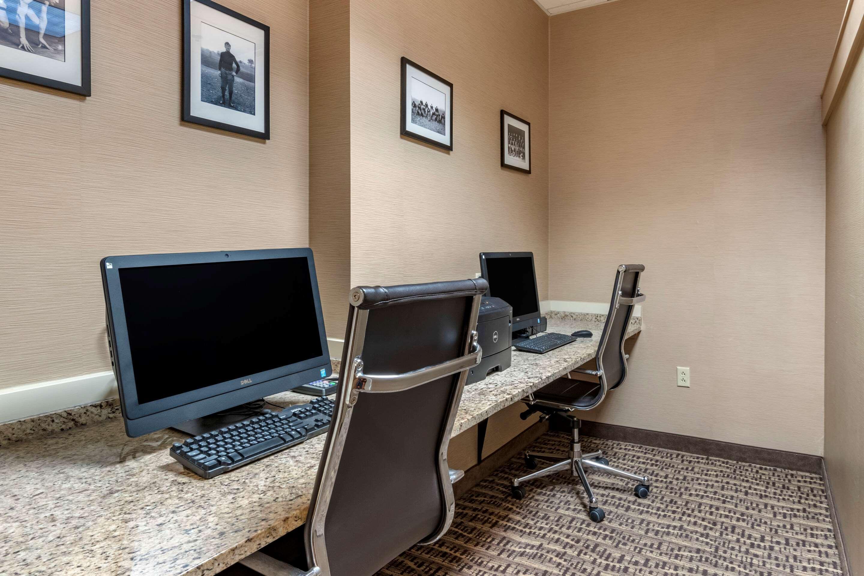Comfort Suites Downtown Карлайл Екстериор снимка