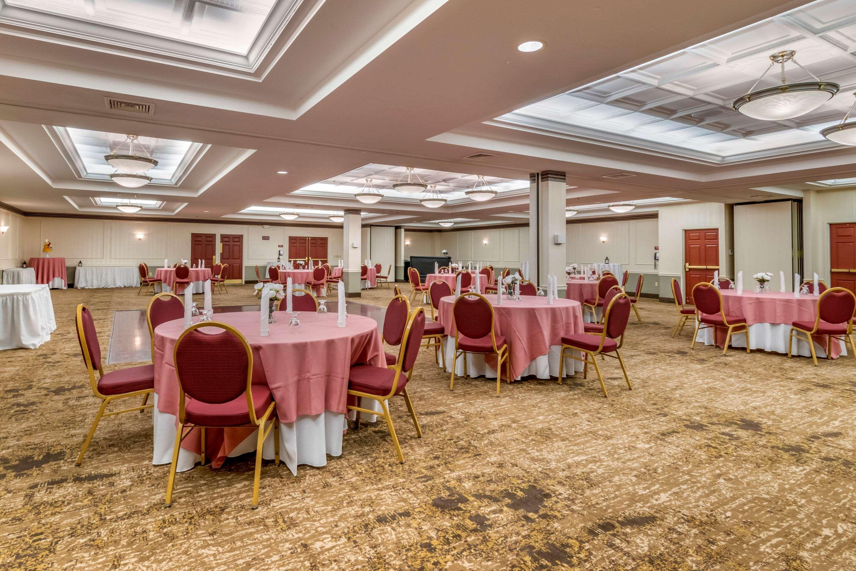 Comfort Suites Downtown Карлайл Екстериор снимка