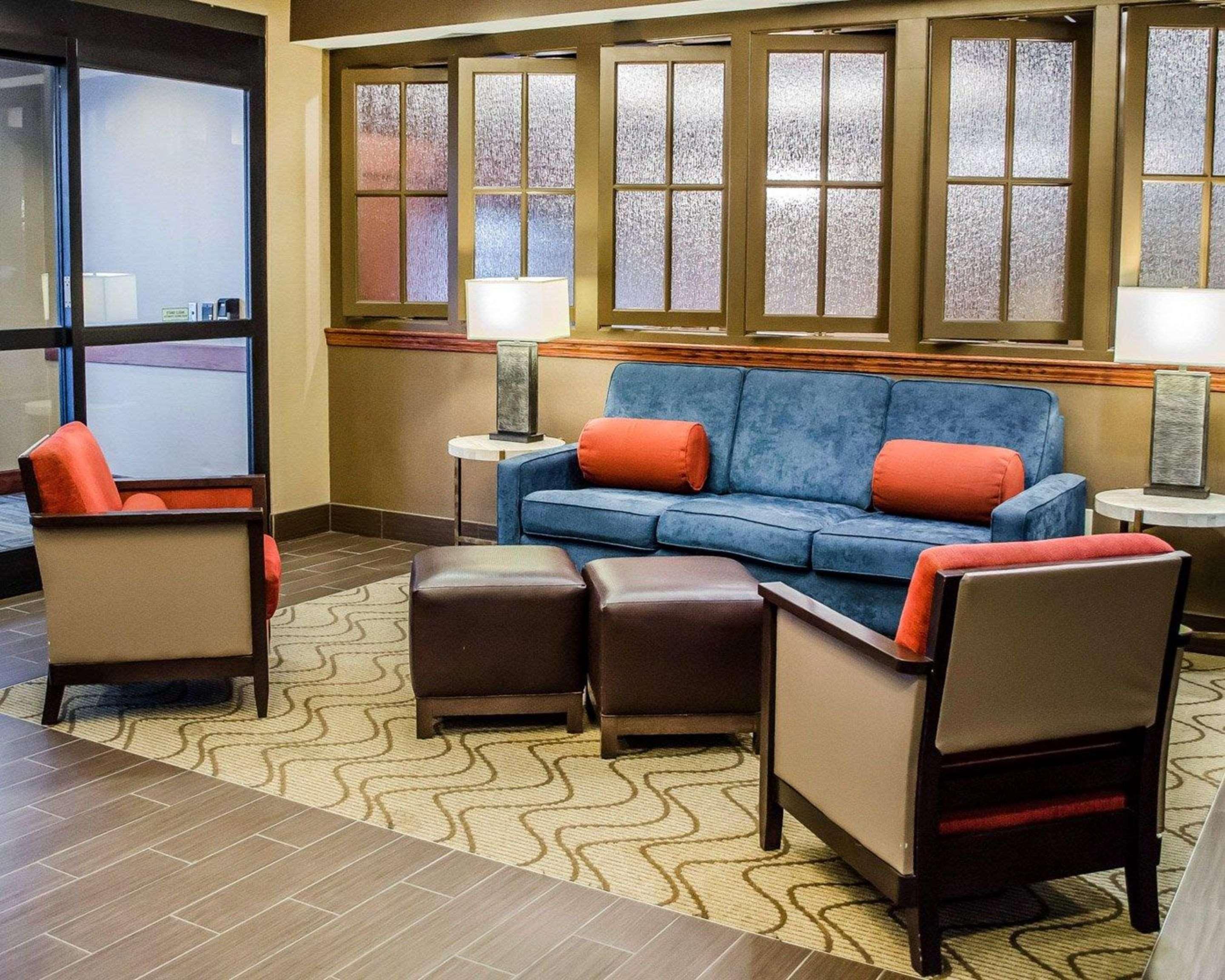 Comfort Suites Downtown Карлайл Екстериор снимка