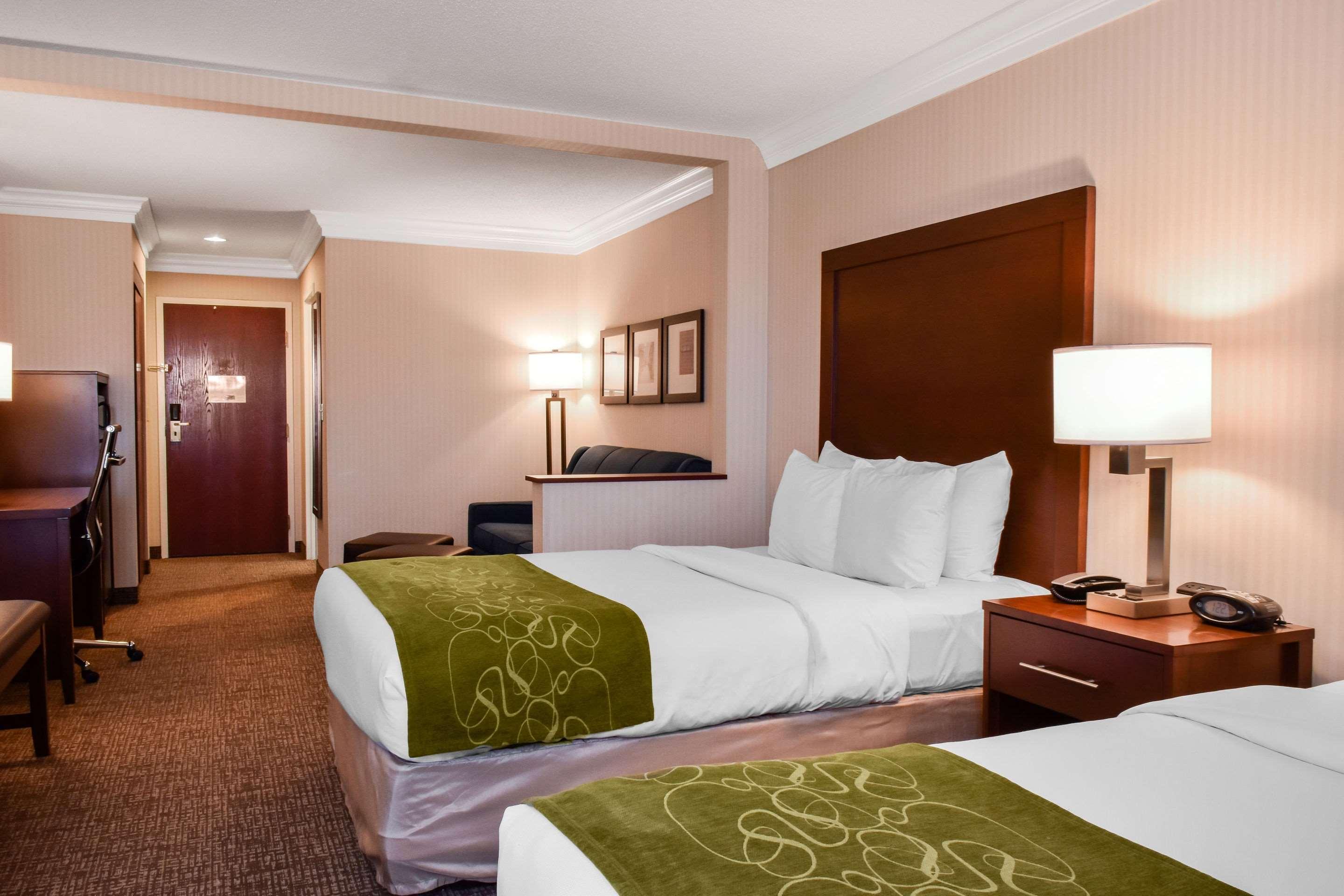 Comfort Suites Downtown Карлайл Екстериор снимка