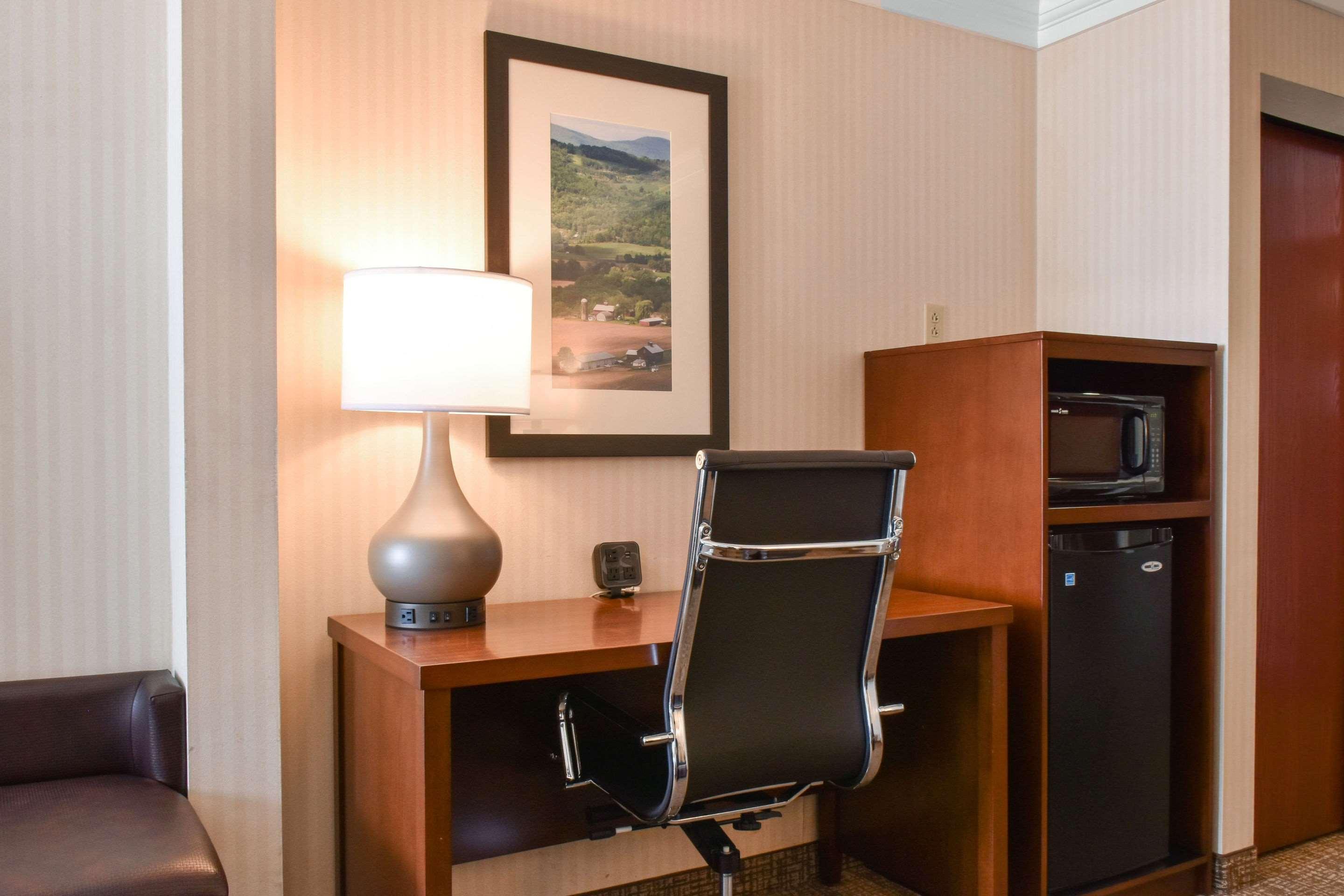 Comfort Suites Downtown Карлайл Екстериор снимка