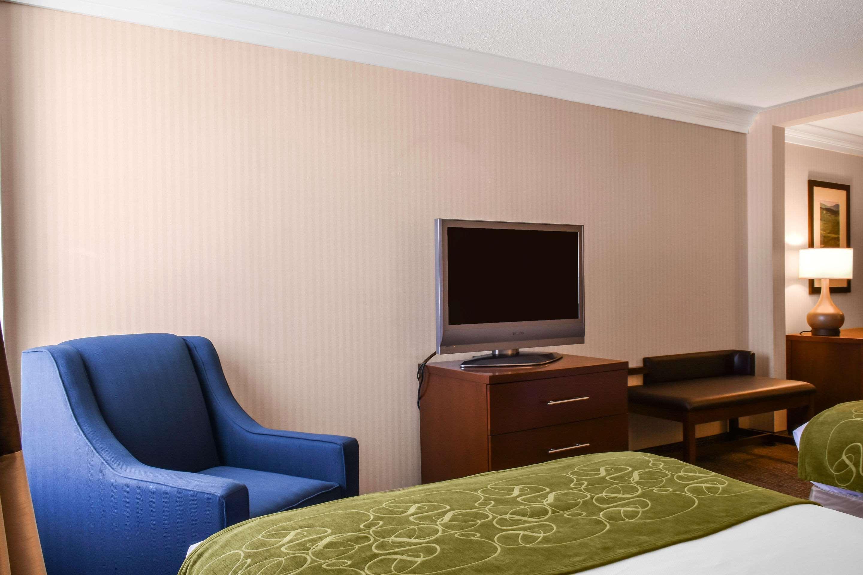 Comfort Suites Downtown Карлайл Екстериор снимка